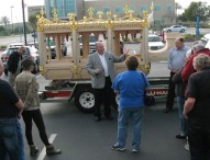 Abe’s Hearse Draws Crowd